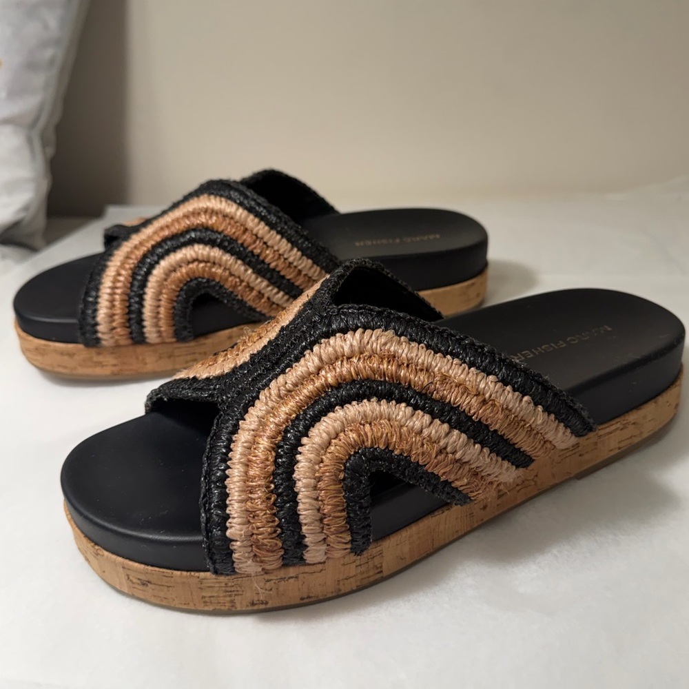 🔴⬇️ Marc Fisher beach style chic Slide Sandals